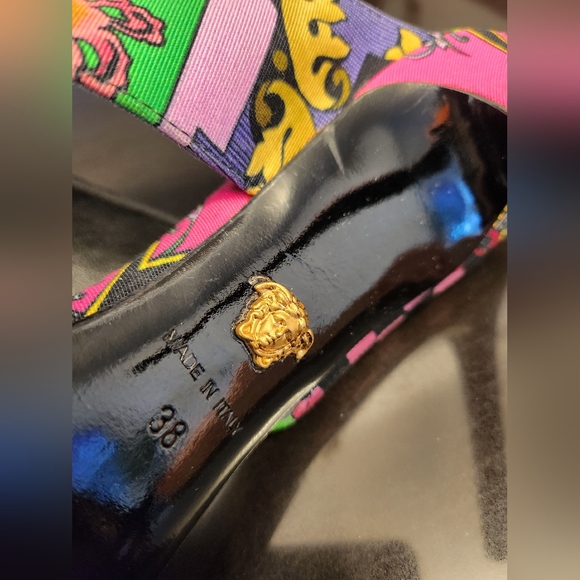 AUTHENTI versace heels worn once - Picture 8 of 8